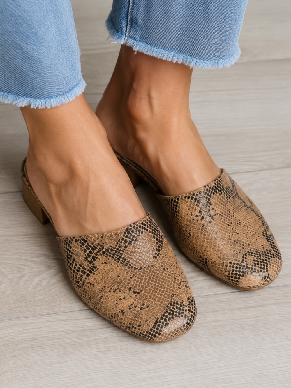 Hillard & Hanson Snake-Print Slip-On Mule Block Heel Women’s SZ 6.5M Y2K